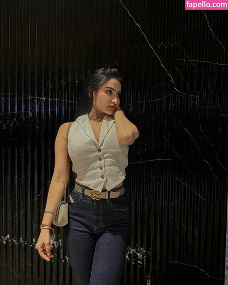 Sassy Poonam スター ヌード ギャラリー