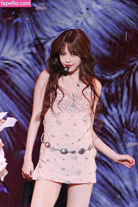 Hong Eunchae  profile image