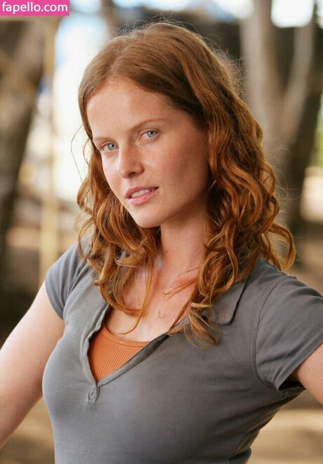 Rebecca Mader ポルノスター HD 写真