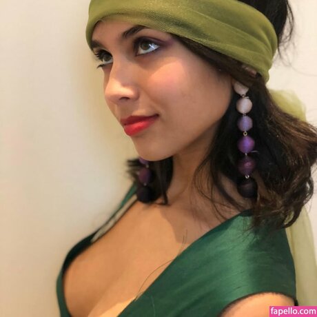 Anika Vishwanath 裸の女優 ギャラリー