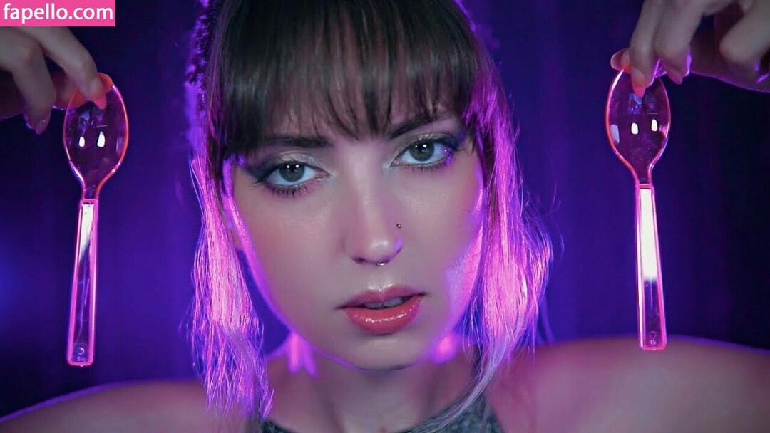 Skeptical Pickle 裸の女優 画像