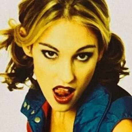 Amy Jo Johnson ホットなモデル 写真