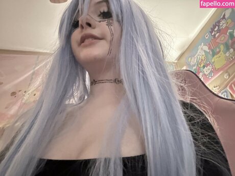 mewingava ポルノ女優 写真
