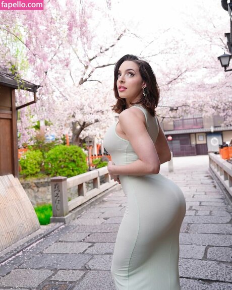 Miss Bri Torres ヌードスター 写真