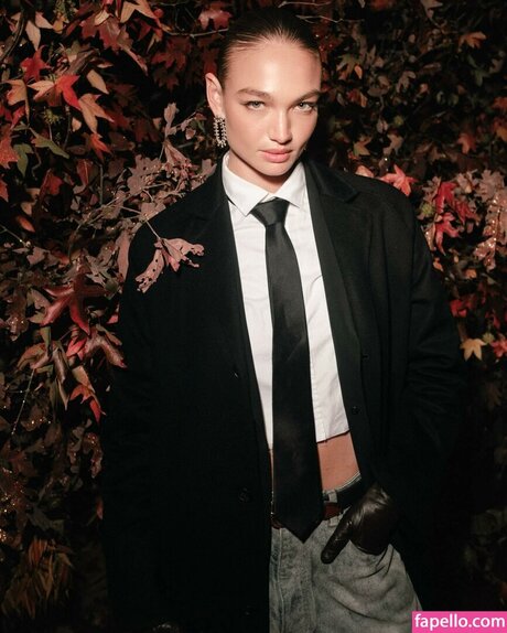 Camille Opp スター 裸 画像