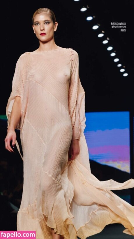 Gianne Albertoni ポルノスター 高品質 写真