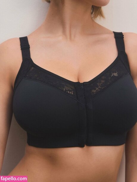 プッシータトゥーOnlyFans セクシー裸 写真