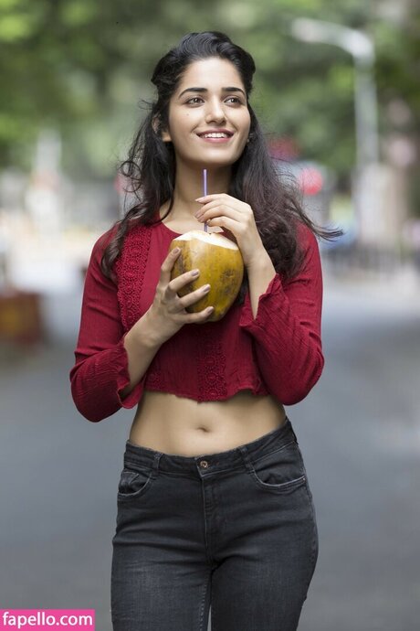 Ruhani Sharma ポルノスター トップ 写真