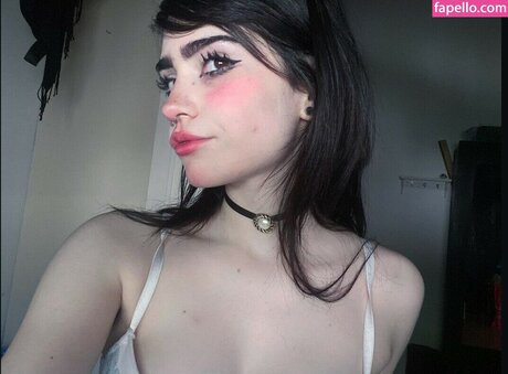 elinoiiddx エロティックなモデル 写真