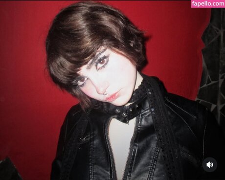 elinoiiddx かわいいポルノスター 写真