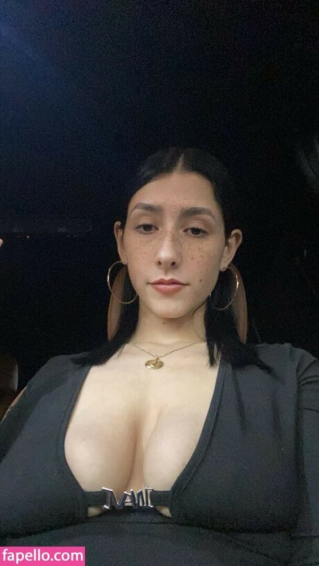 nevaevaaaaa ホット女優 写真