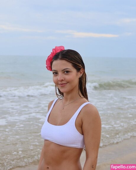 Julia Gomes 独占女優 写真