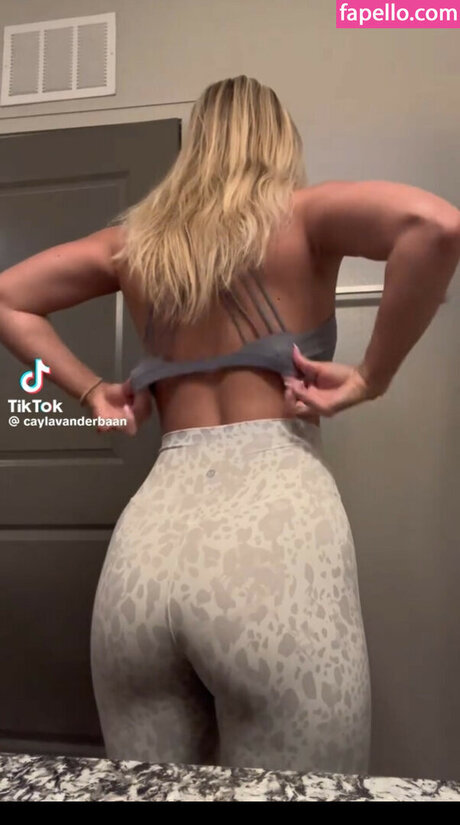 Cayla Vanderbaan かわいいモデル 写真