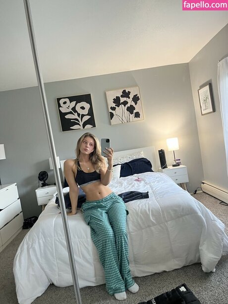 ティーンの自然なおっぱいOnlyFans ポルノ 写真