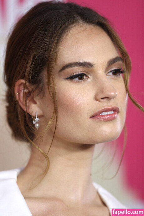 lilyJames 美しいモデル 画像