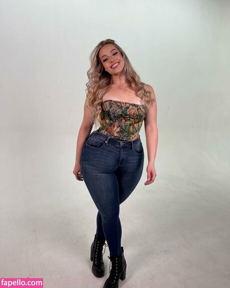 Grace Kinstler 最高のスター ギャラリー