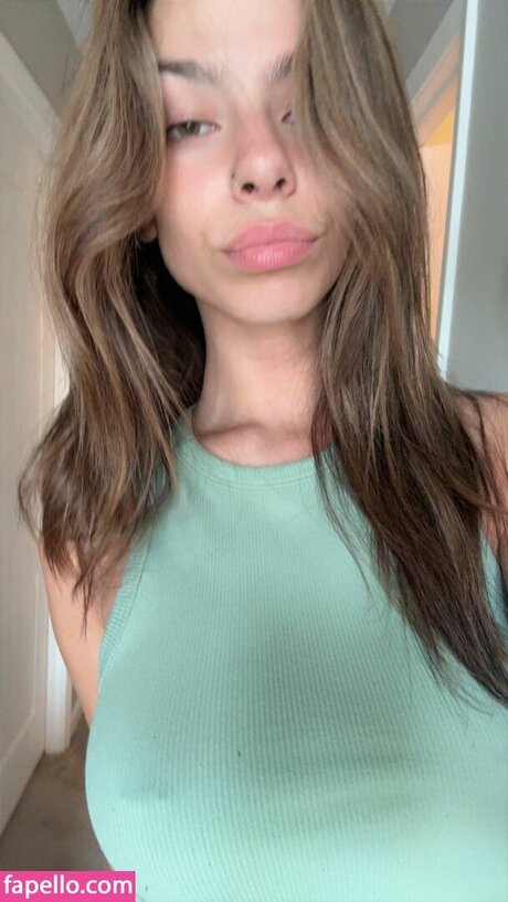 Julia Carrano 無料のスター 写真