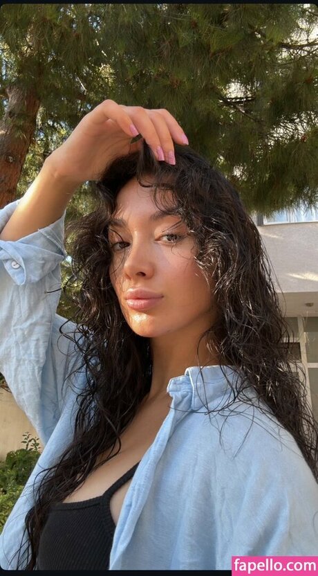 Merve Cin ヌードスター 写真
