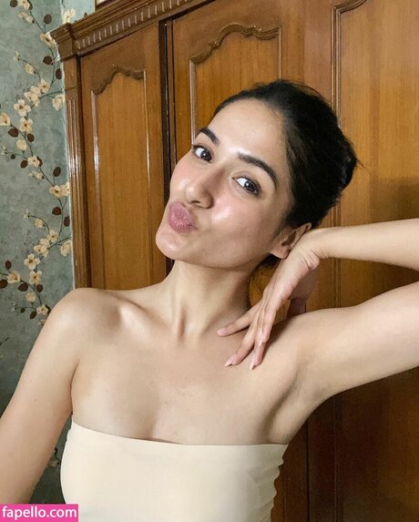 Ojasvi Sharma 完璧なモデル 画像