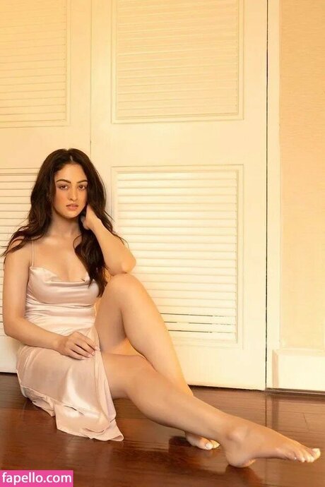 Sandeepa Dhar セクシーモデル ギャラリー
