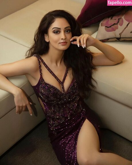 Sandeepa Dhar ポルノスター エロティック 画像