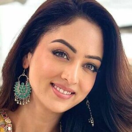 Sandeepa Dhar 完璧なモデル 画像