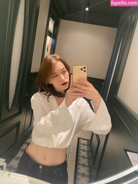 agata kristi 女優 写真