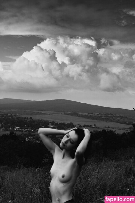 agata kristi エロティックなモデル 写真