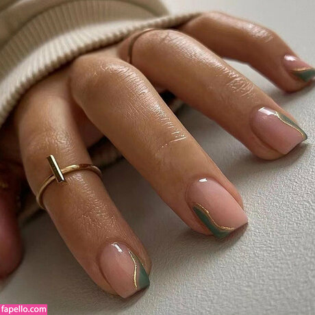 Essie Bone エロティックモデル 写真