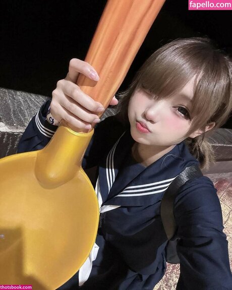 Mochiningning ポルノスター アート 写真