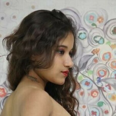 ブルネットの熟女オンリーファンズ ポルノグラフィック 写真