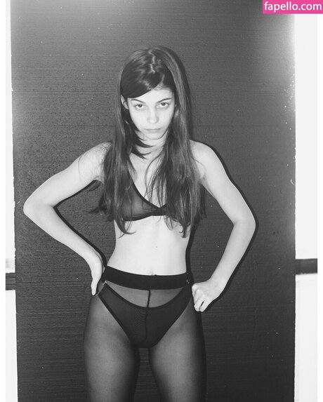 Tanya Asmodeus 裸モデル 写真
