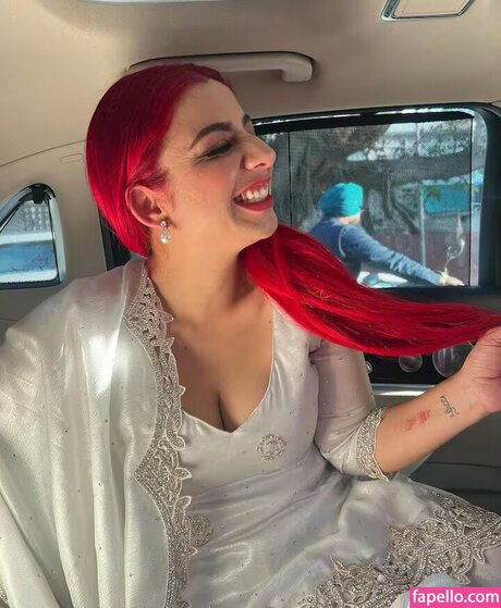 Jasmine Sandlas 素敵なポルノスター ギャラリー