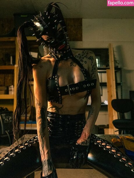 Toxic Vision セクシーモデル 画像