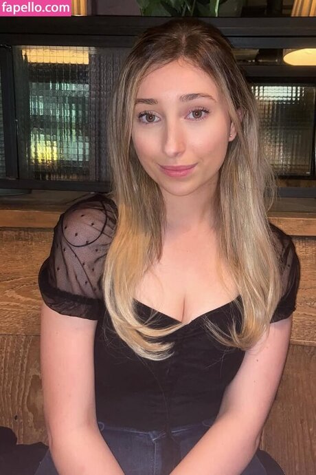 小さいチンポのシーメールOnlyFans 可愛い 画像