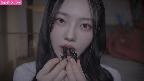 Nareun ASMR セクシーなポルノスター 画像