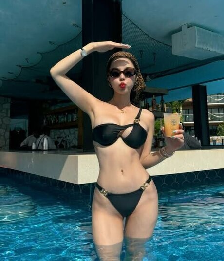 still need セクシーモデル 写真