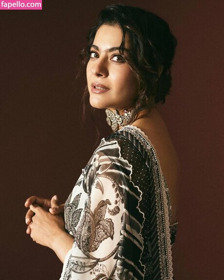 Kajol Devgn セクシーなポルノスター 写真