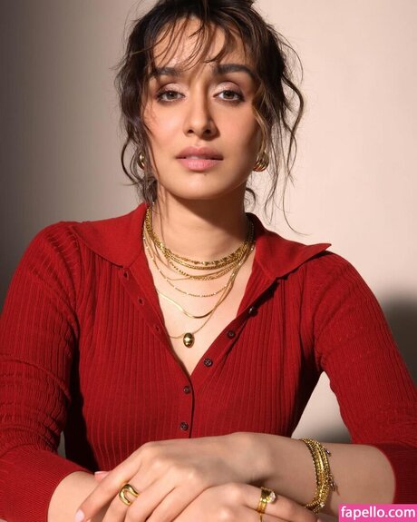 Shraddha Kapoor セクシーなポルノスター 写真