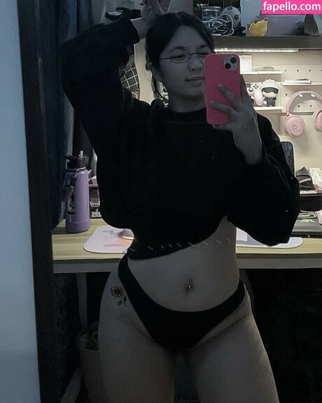 Omulet t セクシーモデル 画像