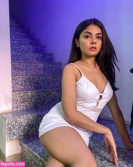 Akshita Rai Shrivastava 裸のスター 写真