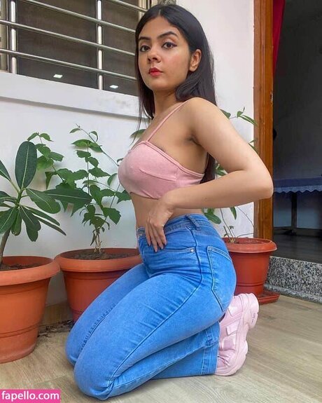 Akshita Rai Shrivastava ポルノモデル 写真