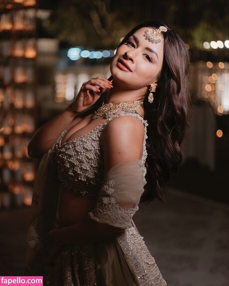 Avneet Kaur 独占女優 写真