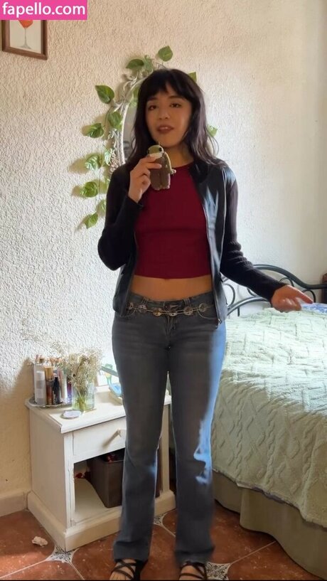 Om4ly エロティック女優 画像