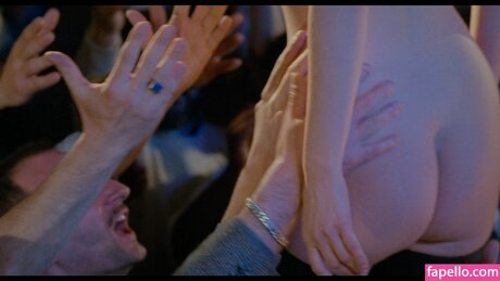 Emmanuelle Seigner セクシーなポルノスター 写真