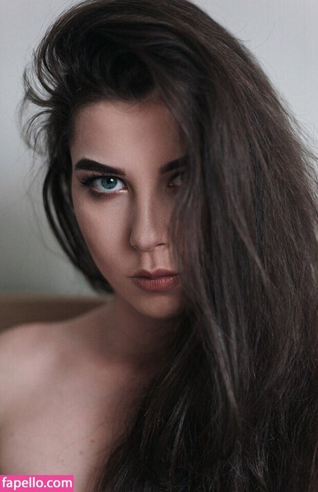 Katarina Shterenberg モデル 写真