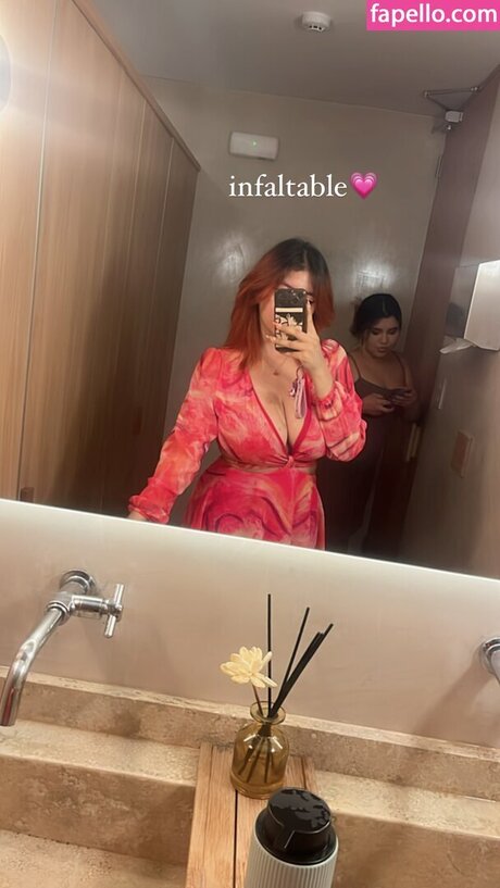 Vickjoy エロティックなモデル 写真