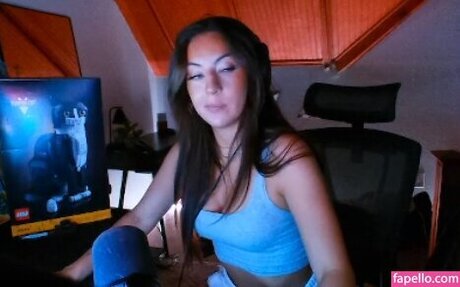 Honeyxxo セックス女優 画像
