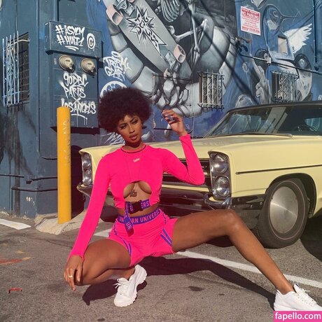 Jasmine Chola ホットなモデル 写真