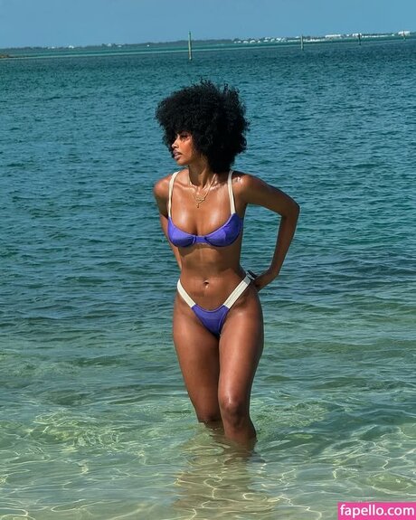 Jasmine Chola アートスター 写真